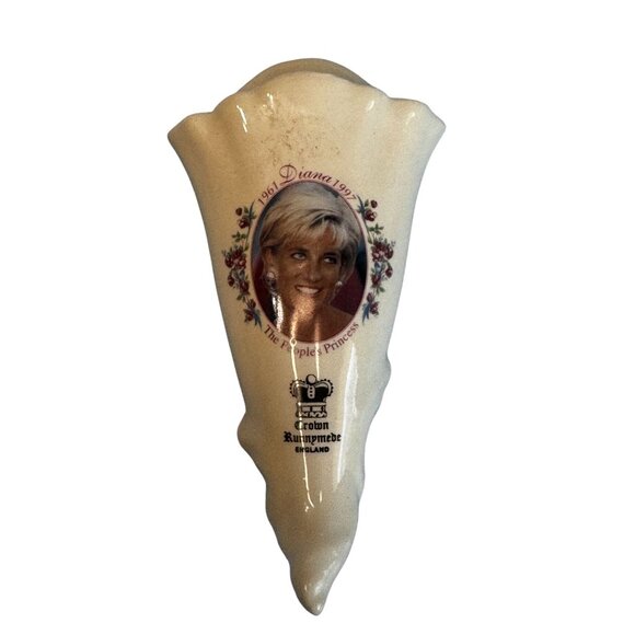 Crown Runnymede Wall Pocket Cream Ceramic Princess Diana Memorial 6.25 Inch Engl - Picture 3 of 7